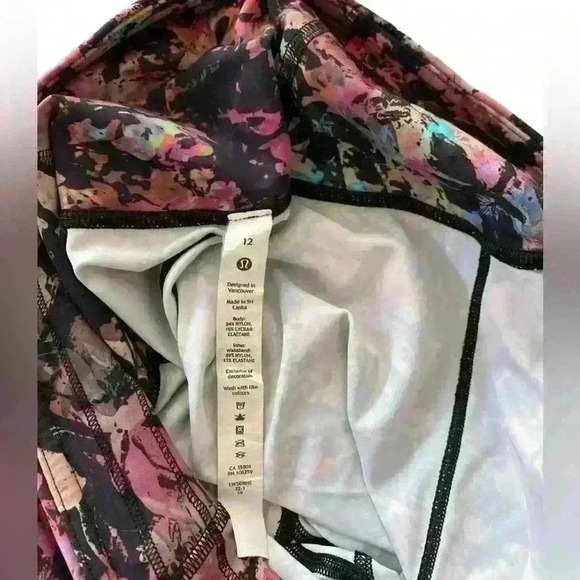 Lululemon Base Pace High-Rise Tight 25" Size‎ 12
Stencil Blossom Red Multi - Picture 8 of 10